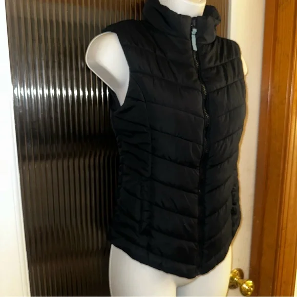Abercrombie Navy Puffer Vest- size XS - Picture 3 of 7
